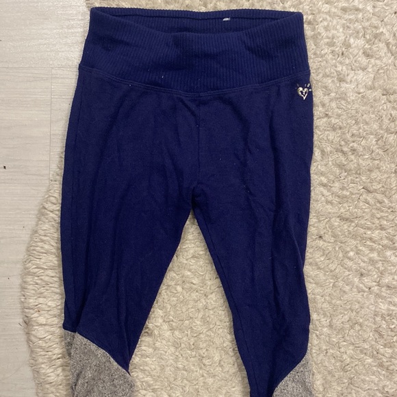 Justice leggings navy blue and grey. The grey part is ruffled - Picture 3 of 3
